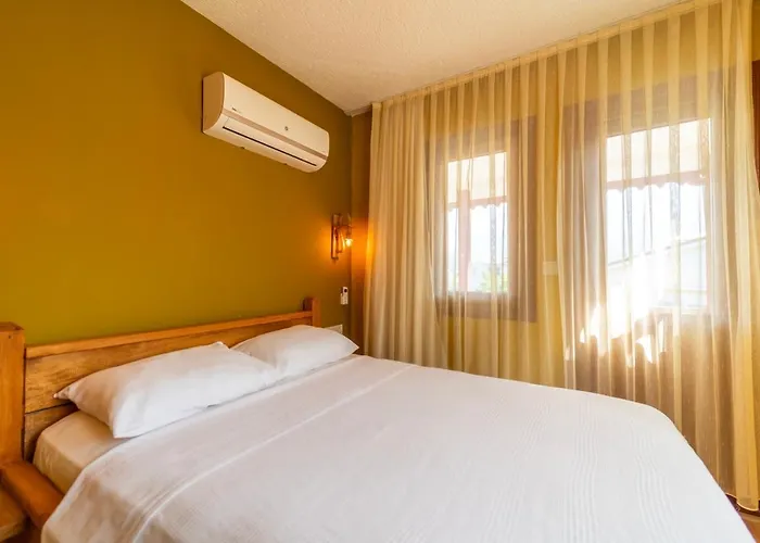 -villa Vildan- 12 Kisilik Oezel Havuzlu 6 Odali Hébergement de vacances *
