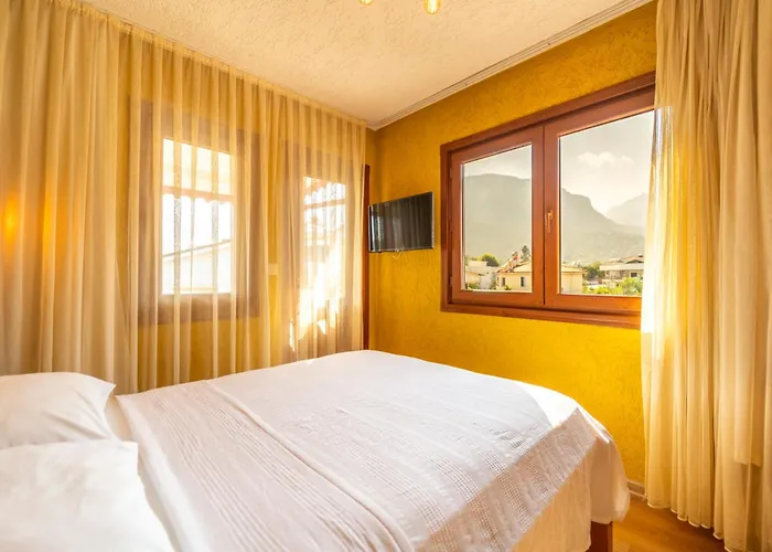 Hébergement de vacances -villa Vildan- 12 Kisilik Oezel Havuzlu 6 Odali Kemer
