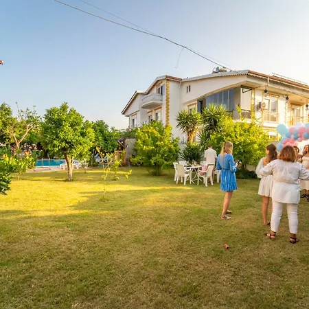 -villa Vildan- 12 Kisilik Oezel Havuzlu 6 Odali Kemer
